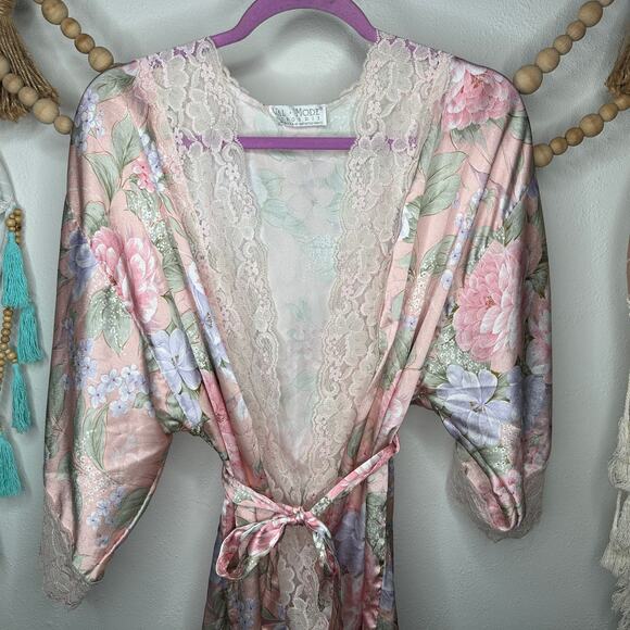 Vintage Val Mode Pink Lace Floral Satin Tie Robe - Picture 1 of 4